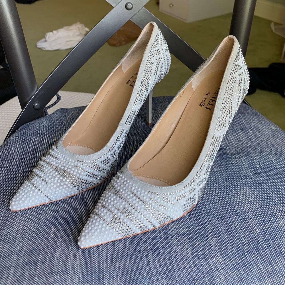 Vaneli di notte studded grey pumps